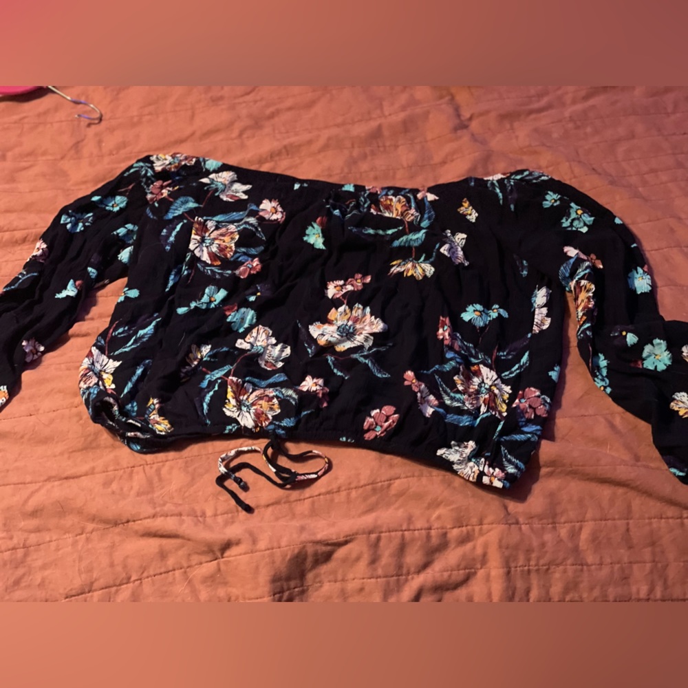 Cropped bell sleeve floral top